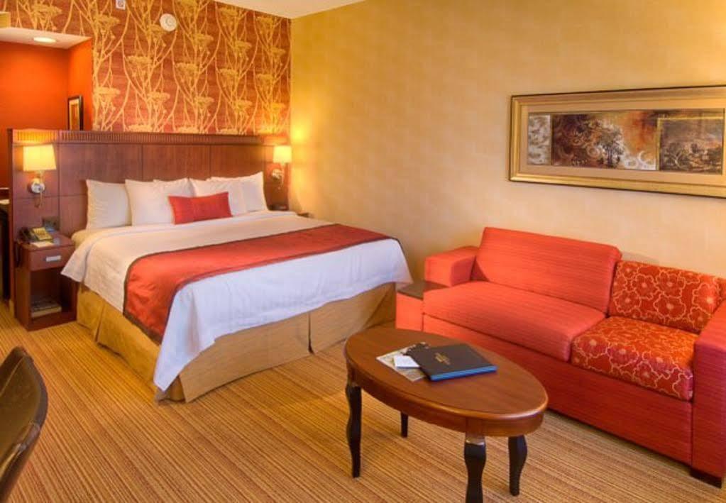 Hotel Courtyard Lancaster Fertility Esterno foto