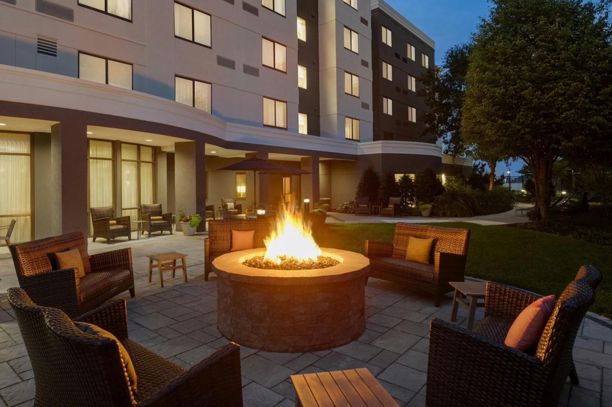 Hotel Courtyard Lancaster Fertility Esterno foto