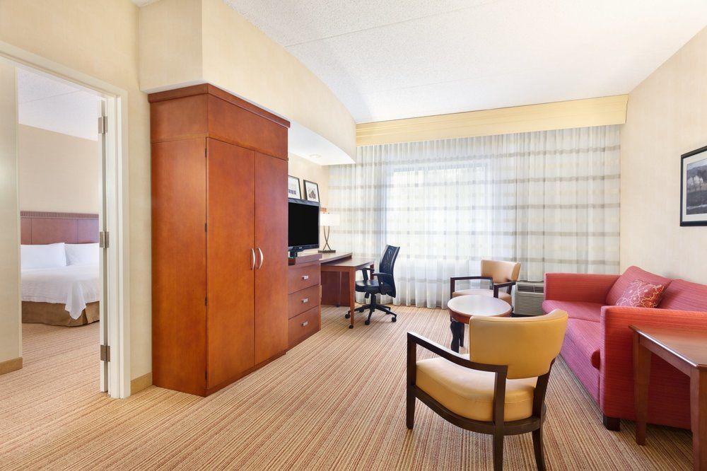 Hotel Courtyard Lancaster Fertility Esterno foto